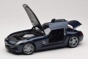 Mercedes SLS AMG C197 Blue Metallic Minichamps 1:18 100039021 Kovina – slika 2 od 8