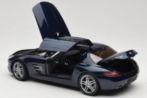Mercedes SLS AMG C197 Blue Metallic Minichamps 1:18 100039021 Kovina – slika 5 od 8