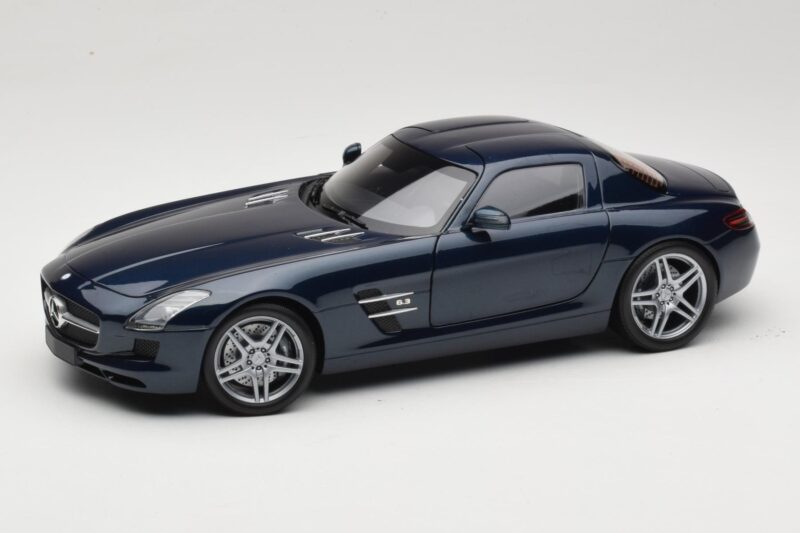 Mercedes SLS AMG C197 Blue Metallic Minichamps 1:18 100039021 Kovina