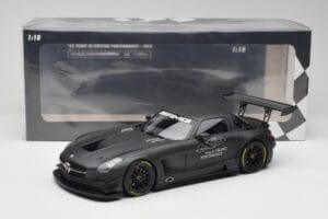 Mercedes AMG SLS C197 GT3 45 Let Driving Performance Minichamps 1:18 151133100 Kovina – slika 6 od 6