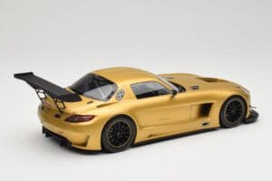 Mercedes AMG SLS C197 GT3 Street Zlat Minichamps 1:18 151113106 Kovina – slika 2 od 6