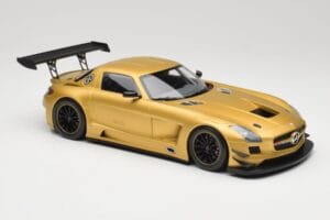 Mercedes AMG SLS C197 GT3 Street Zlat Minichamps 1:18 151113106 Kovina – slika 4 od 6