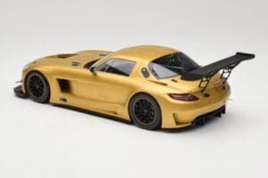 Mercedes AMG SLS C197 GT3 Street Zlat Minichamps 1:18 151113106 Kovina – slika 5 od 6