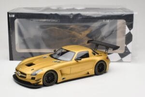 Mercedes AMG SLS C197 GT3 Street Zlat Minichamps 1:18 151113106 Kovina – slika 6 od 6