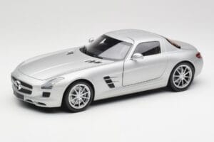 Mercedes SLS AMG C197 Iridium Srebrn Minichamps 1:18 100039026 Kovina