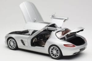 Mercedes SLS AMG C197 Iridium Srebrn Minichamps 1:18 100039026 Kovina – slika 5 od 8