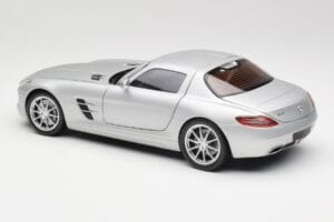 Mercedes SLS AMG C197 Iridium Srebrn Minichamps 1:18 100039026 Kovina – slika 7 od 8