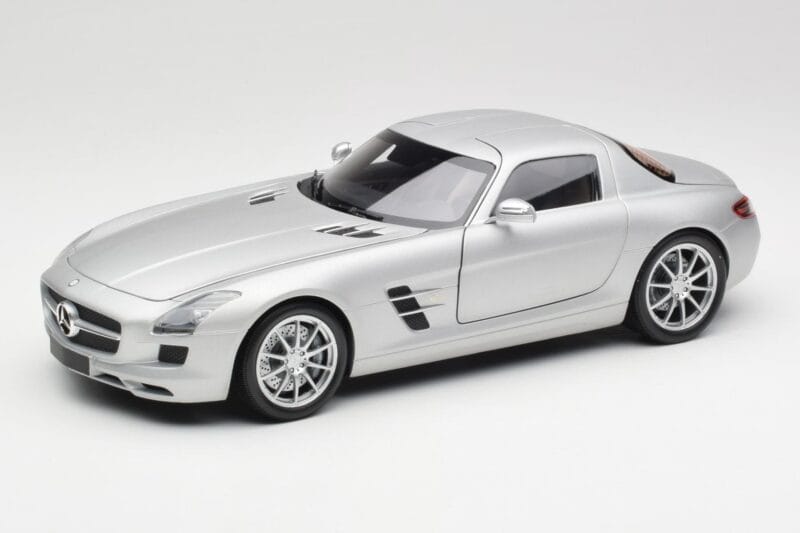 Mercedes SLS AMG C197 Iridium Srebrn Minichamps 1:18 100039026 Kovina