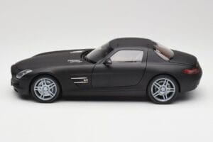 Mercedes SLS AMG C197 Matte Black Minichamps 1:18 100039027 Kovina – slika 4 od 8