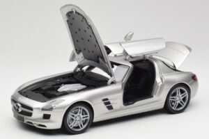 Mercedes SLS AMG C197 Matt Srebrn Minichamps 1:18 100039029 Kovina – slika 2 od 8
