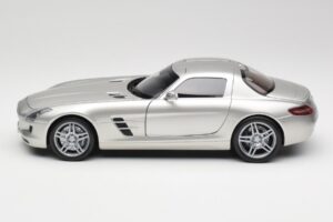Mercedes SLS AMG C197 Matt Srebrn Minichamps 1:18 100039029 Kovina – slika 4 od 8