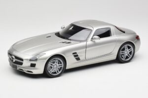 Mercedes SLS AMG C197 Matt Srebrn Minichamps 1:18 100039029 Kovina