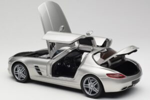 Mercedes SLS AMG C197 Matt Srebrn Minichamps 1:18 100039029 Kovina – slika 5 od 8