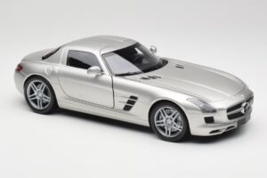 Mercedes SLS AMG C197 Matt Srebrn Minichamps 1:18 100039029 Kovina – slika 6 od 8