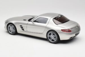 Mercedes SLS AMG C197 Matt Srebrn Minichamps 1:18 100039029 Kovina – slika 7 od 8