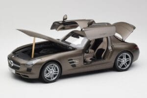Mercedes SLS AMG C197 Monza Siv Minichamps 1:18 B66960044 Kovina – slika 2 od 8