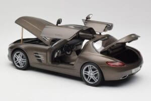 Mercedes SLS AMG C197 Monza Siv Minichamps 1:18 B66960044 Kovina – slika 5 od 8