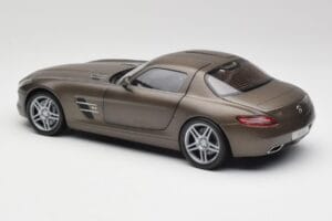 Mercedes SLS AMG C197 Monza Siv Minichamps 1:18 B66960044 Kovina – slika 7 od 8