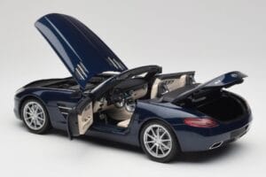 Mercedes SLS AMG R197 Roadster South Seas Moder Minichamps 1:18 100039031 Kovina – slika 5 od 8