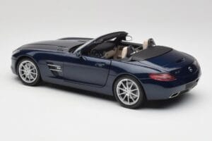 Mercedes SLS AMG R197 Roadster South Seas Moder Minichamps 1:18 100039031 Kovina – slika 7 od 8