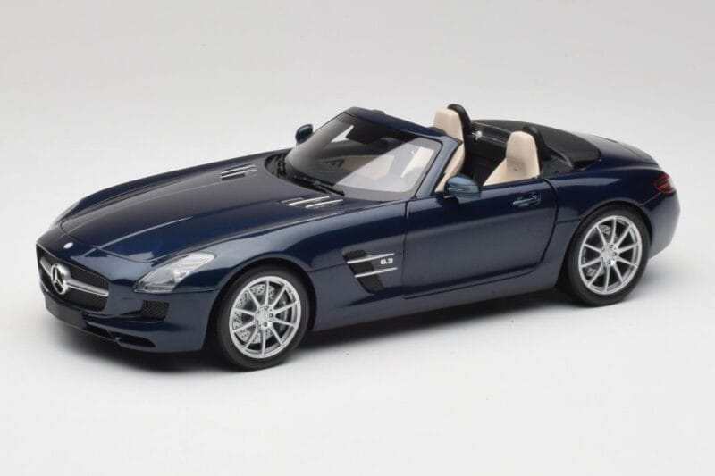 Mercedes SLS AMG R197 Roadster South Seas Moder Minichamps 1:18 100039031 Kovina