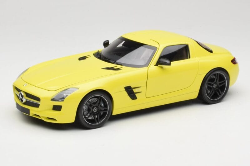Mercedes SLS AMG C197 Rumen Minichamps 1:18 100039022 Kovina