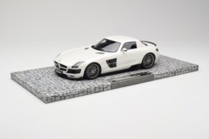 Mercedes Brabus SLS AMG 700 Biturbo Pearl Bel Minichamps 1:18 107032020 Kovina