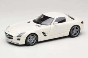 Mercedes SLS AMG Designo Mystic White Museum Edition Minichamps 1:18 B66055551 Kovina