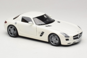 Mercedes SLS AMG Designo Mystic White Museum Edition Minichamps 1:18 B66055551 Kovina – slika 6 od 8