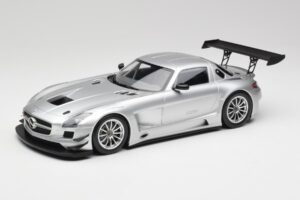 Mercedes SLS AMG GT3 C197 Street Srebrna Minichamps 1:18 151113100 Kovina