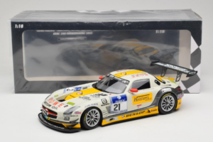 Mercedes SLS AMG GT3 #21 Rowe Racing M. Hartung / N. Heyer ADAC 24 Hours Nurburgring 2013 Minichamps 1:18 151133121 Kovina – slika 6 od 6