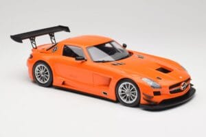 Mercedes SLS AMG GT3 C197 Street Oranžna Minichamps 1:18 151113105 Kovina – slika 4 od 6