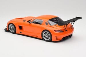 Mercedes SLS AMG GT3 C197 Street Oranžna Minichamps 1:18 151113105 Kovina – slika 5 od 6