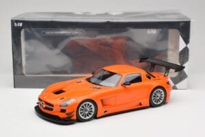 Mercedes SLS AMG GT3 C197 Street Oranžna Minichamps 1:18 151113105 Kovina – slika 6 od 6
