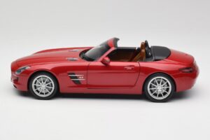 Mercedes SLS AMG R197 Roadster Le Mans Rdeč Minichamps 1:18 100039030 Kovina – slika 4 od 8
