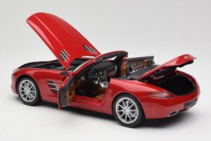 Mercedes SLS AMG R197 Roadster Le Mans Rdeč Minichamps 1:18 100039030 Kovina – slika 5 od 8