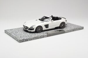 Mercedes Brabus SLS AMG 700 Biturbo Roadster Pearl Bel Minichamps 1:18 107032130 Kovina