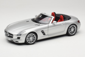 Mercedes SLS AMG Roadster Iridium Srebrna Minichamps 1:18 B66960078 Kovina