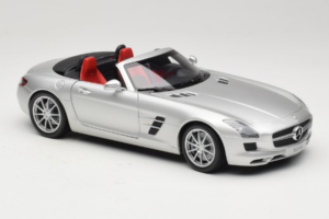 Mercedes SLS AMG Roadster Iridium Srebrna Minichamps 1:18 B66960078 Kovina – slika 6 od 8