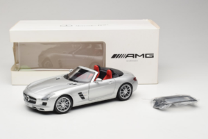 Mercedes SLS AMG Roadster Iridium Srebrna Minichamps 1:18 B66960078 Kovina – slika 8 od 8