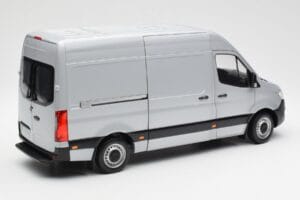 Mercedes Sprinter W907 Srebrna Norev 1:18 183424 Kovina – slika 3 od 8