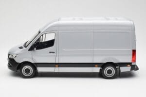 Mercedes Sprinter W907 Srebrna Norev 1:18 183424 Kovina – slika 4 od 8