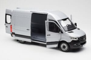Mercedes Sprinter W907 Srebrna Norev 1:18 183424 Kovina – slika 5 od 8