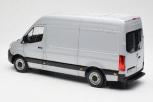 Mercedes Sprinter W907 Srebrna Norev 1:18 183424 Kovina – slika 7 od 8