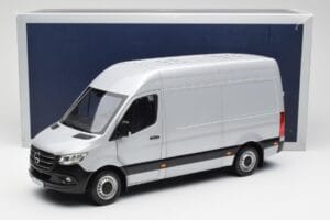 Mercedes Sprinter W907 Srebrna Norev 1:18 183424 Kovina – slika 8 od 8