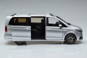Mercedes V-Class V260 AMG Line Srebrna Norev 1:18 183871 Kovina – slika 4 od 10