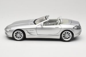 Mercedes Vision SLR Roadster Srebrn Maisto 1:18 B66962107 Kovina – slika 4 od 8