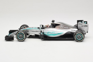 Mercedes W06 #44 L. Hamilton F1 World Champion 2015 Dealer Edition Minichamps 1:18 B66960539 Kovina – slika 3 od 7