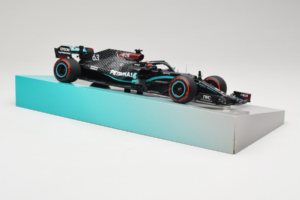 Mercedes W11 #63 G. Russell Mercedes AMG Petronas Sakhir Grand Prix 2020 Minichamps 1:18 113201663 Smola – slika 4 od 7