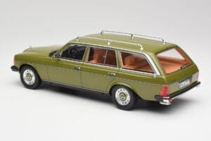 Mercedes W123 200T Cypress Zelen BoS Models 1:18 BOS008 Kovina – slika 5 od 6